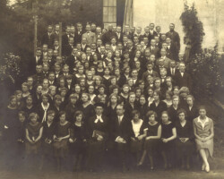 24. juuni 1926, jaanipäev<br> leerirühma pihipäev Leeripiltide näitus 1914–1978