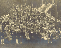 24. mai 1931, 1. nelipüha (?) <br>leerirühma pihipäev Leeripiltide näitus 1914–1978