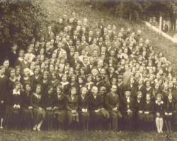 8. juuni 1930, 1. nelipüha<br> leerirühma pihipäev Leeripiltide näitus 1914–1978