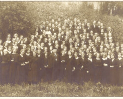 9. juuni 1935, 1. nelipüha leerirühma pihipäev Leeripiltide näitus 1914–1978